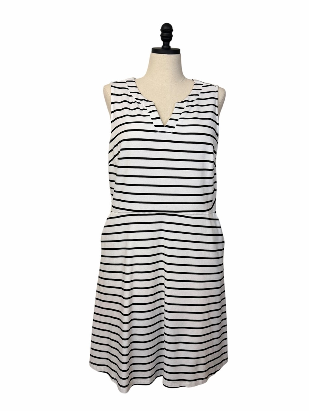 Croft and Barrow Fit Flare Dress XL White Black Stripe Stretch Pockets V Neck